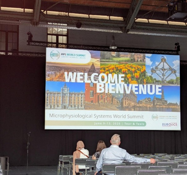 A large welcome slide being displayed to conference attendees